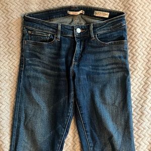Women’s 711 skinny jeans size 27 by Levi’s.